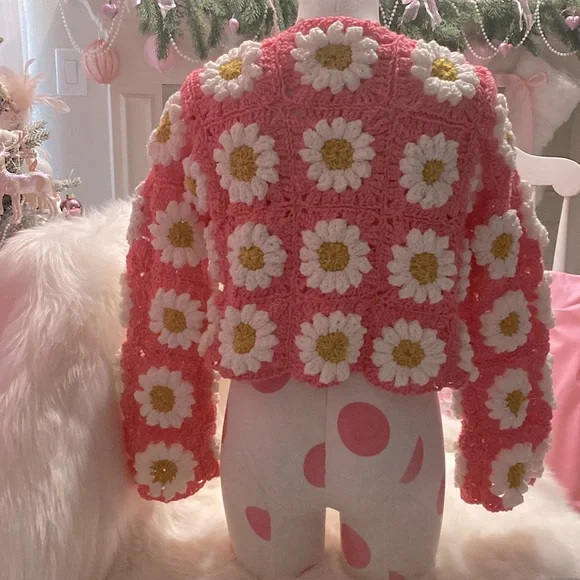 🩷PRICE IS FIRM🩷Crochet Daisy Cardigan New Excellent Condition - Picture 4 of 8